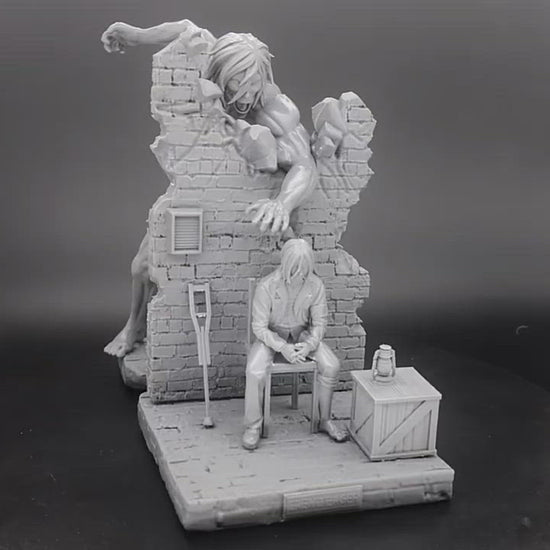 Figurine en résine Titan Assailant et Eren Jaeger - Attaque des Titans